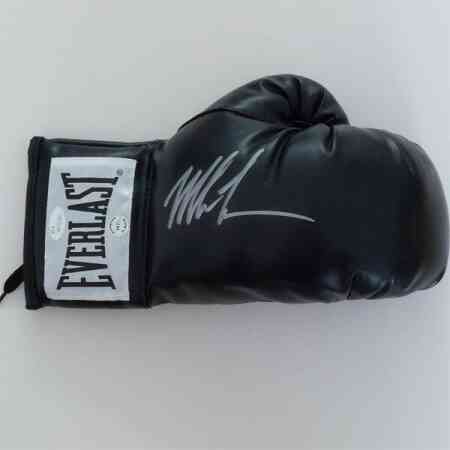 Mike Tyson Signierter Everlast Black Boxing Glove