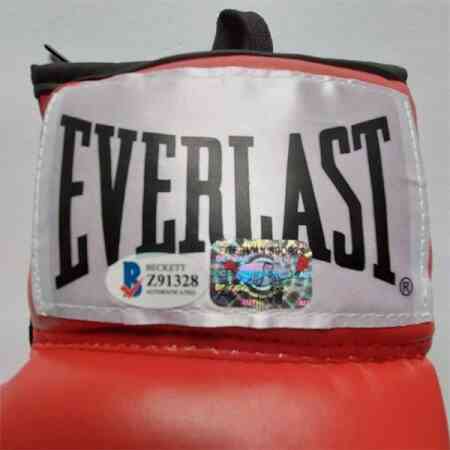 Mike Tyson Signierter Everlast Boxing Glove