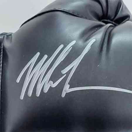 Mike Tyson Signierter Everlast Black Boxing Glove